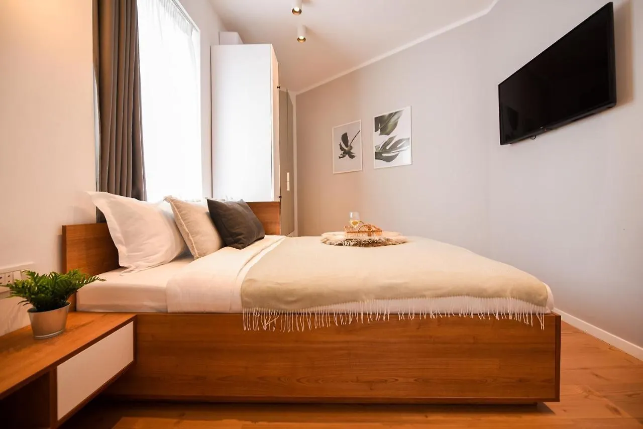 Central Apartments Near Cismigiu - Where Style Meets City Convenience ブカレスト