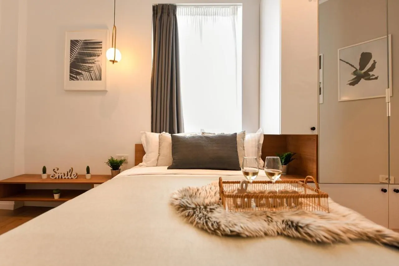 Central Apartments Near Cismigiu - Where Style Meets City Convenience ブカレスト 0*,