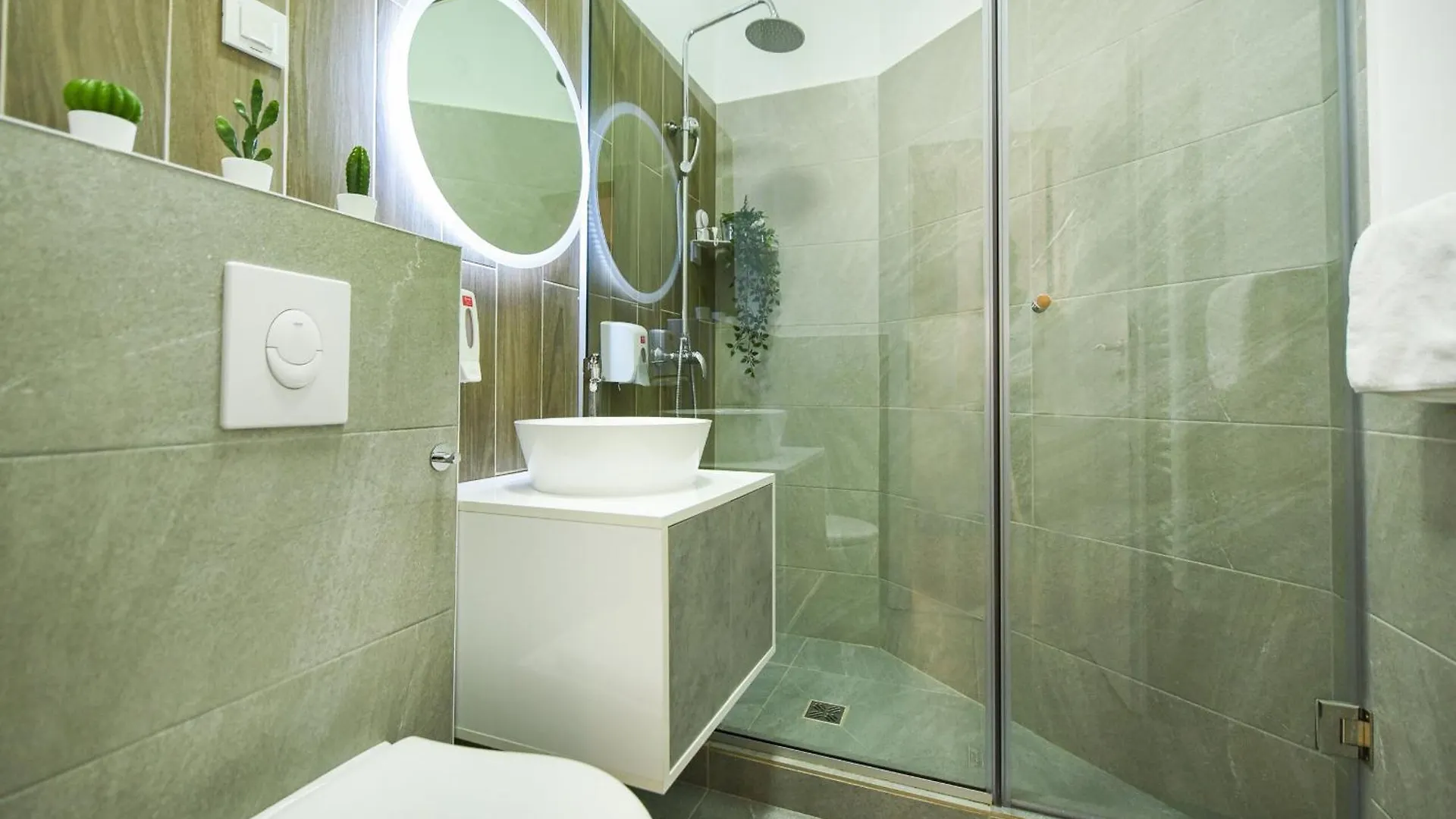 Central Apartments Near Cismigiu - Where Style Meets City Convenience ブカレスト