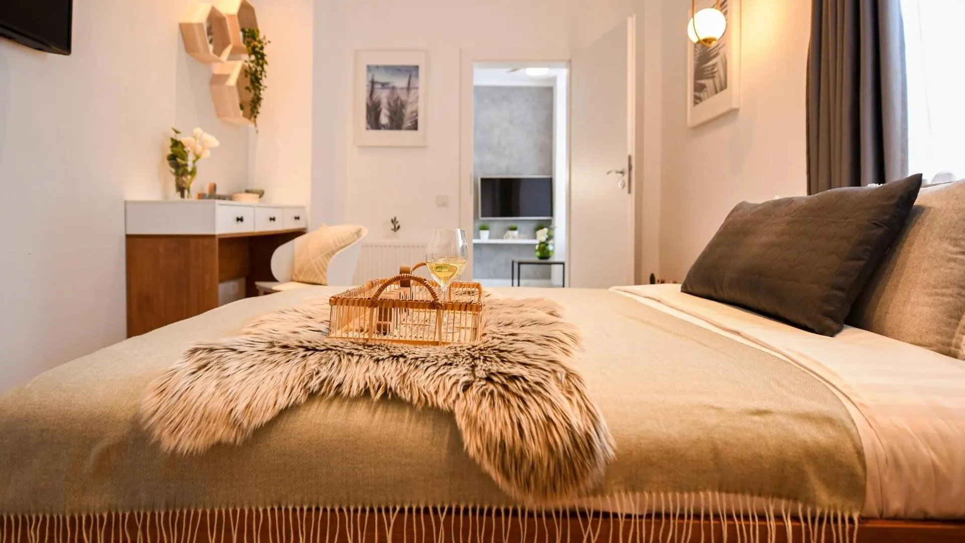 Central Apartments Near Cismigiu - Where Style Meets City Convenience ブカレスト
