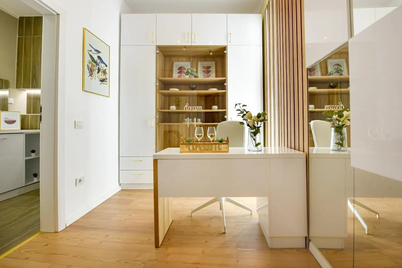 Central Apartments Near Cismigiu - Where Style Meets City Convenience ブカレスト
