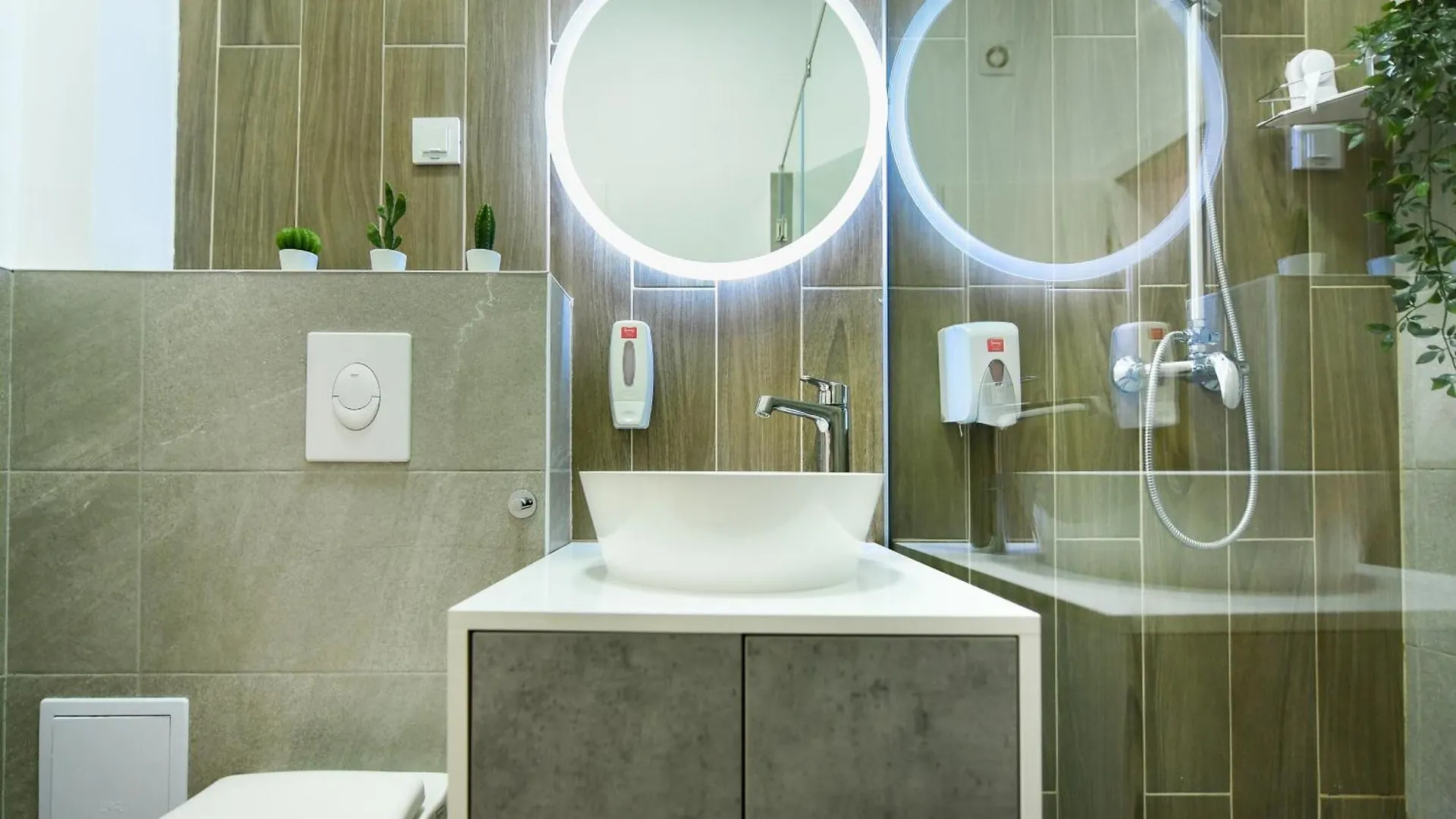 Central Apartments Near Cismigiu - Where Style Meets City Convenience Bucareste