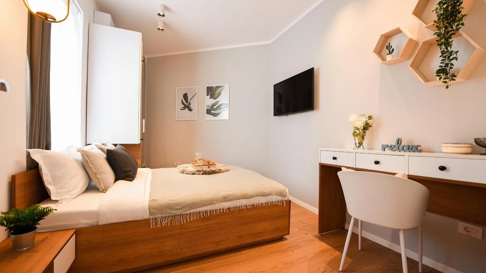 Central Apartments Near Cismigiu - Where Style Meets City Convenience ブカレスト